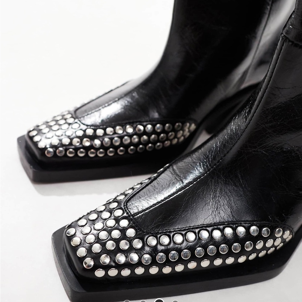 🆕 Cassie premium leather western knee boots with stud detail in black
Size 9